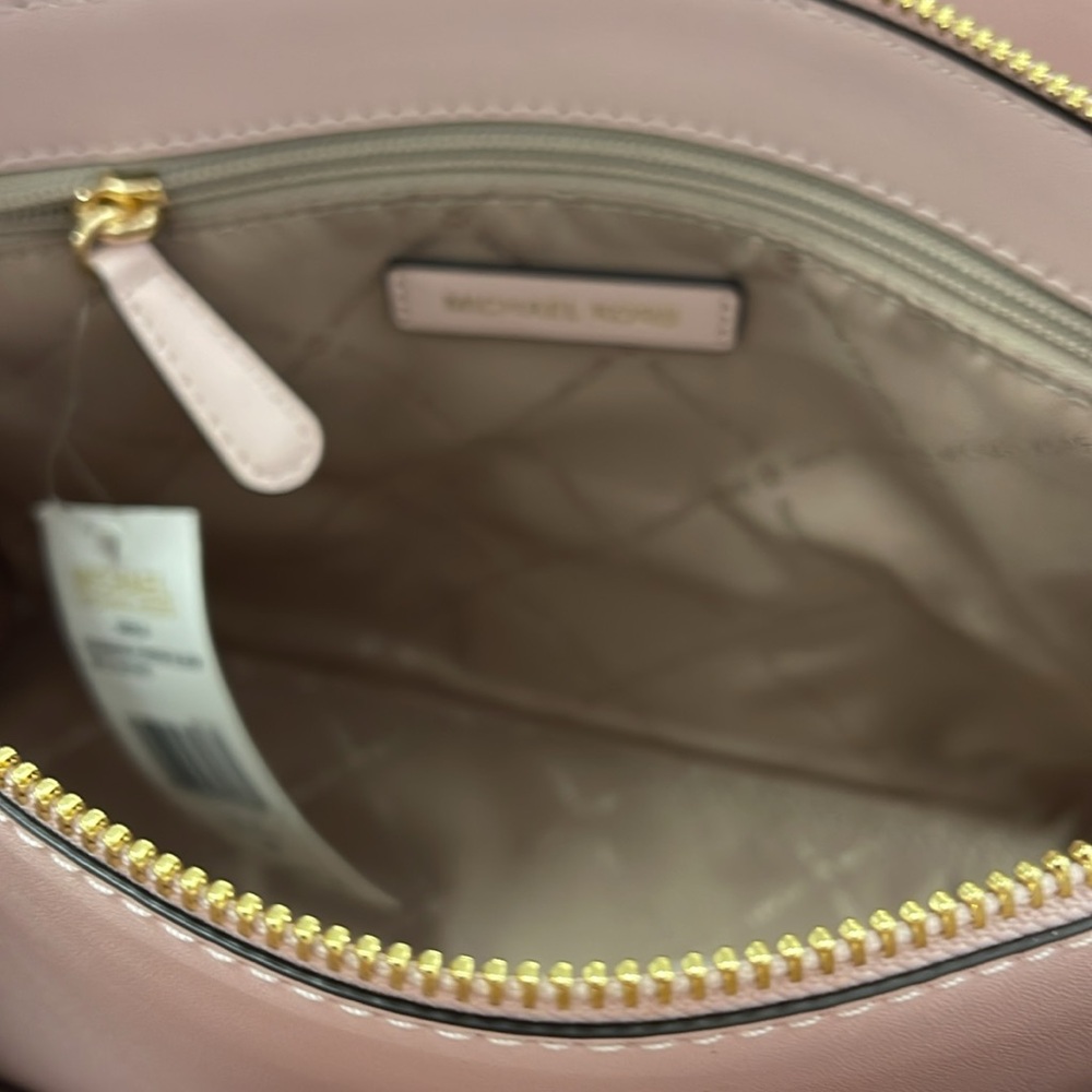 MICHAEL KORS Sheila Md Ombré Signature Logo Satchel Crossbody Bag
Powder Blush - Picture 9 of 16